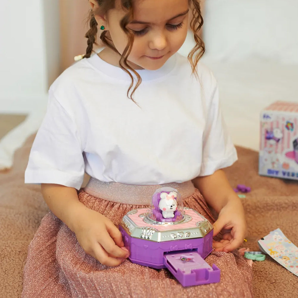 Girl making jewelry with the machine