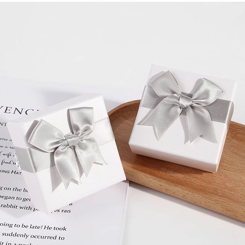 Serenitia⢠Hug Necklace